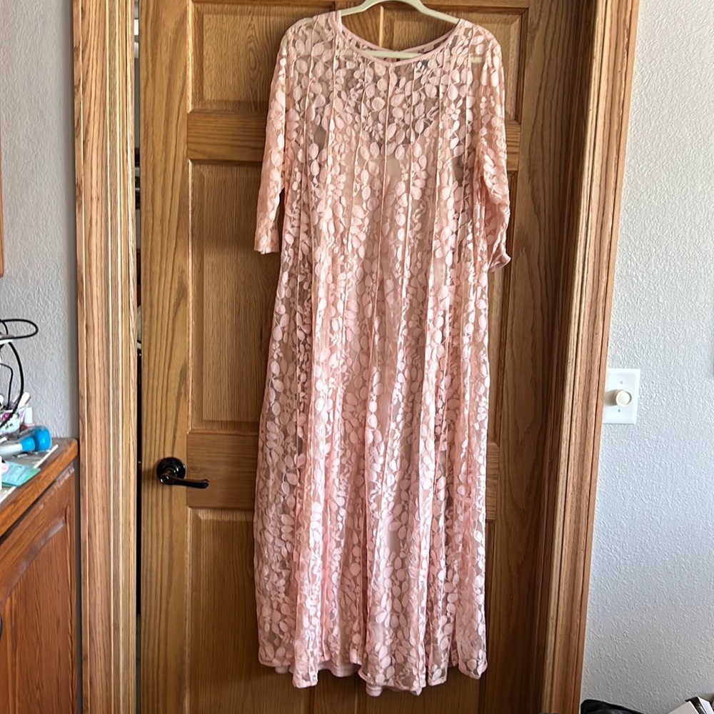 Roaman’s lace overlay dress. Size 18W